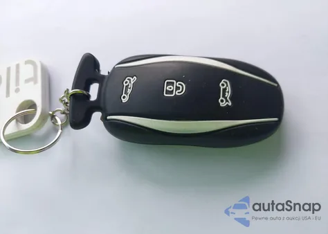 2013 Tesla Model S Performance z USA, uszkodzony, nr VIN 5YJSA1CP8DFP24398